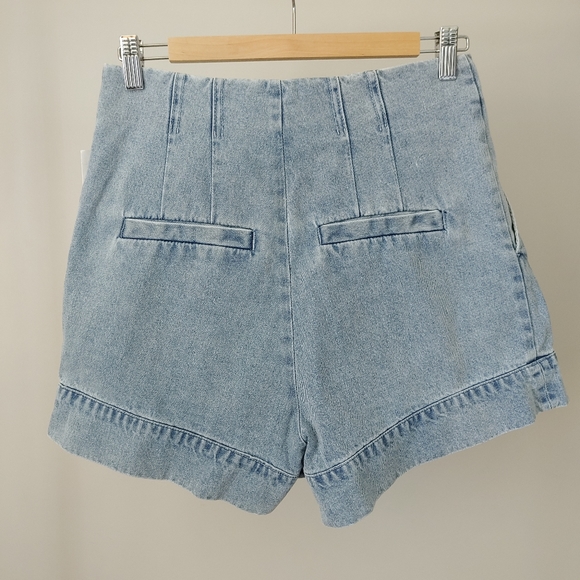 NWT H&M Light Blue High Rise Jean Shorts Pleats 6 Petite - Picture 9 of 12